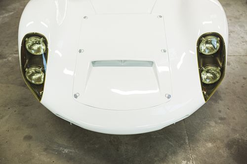 Porsche 910 FIA Race Car